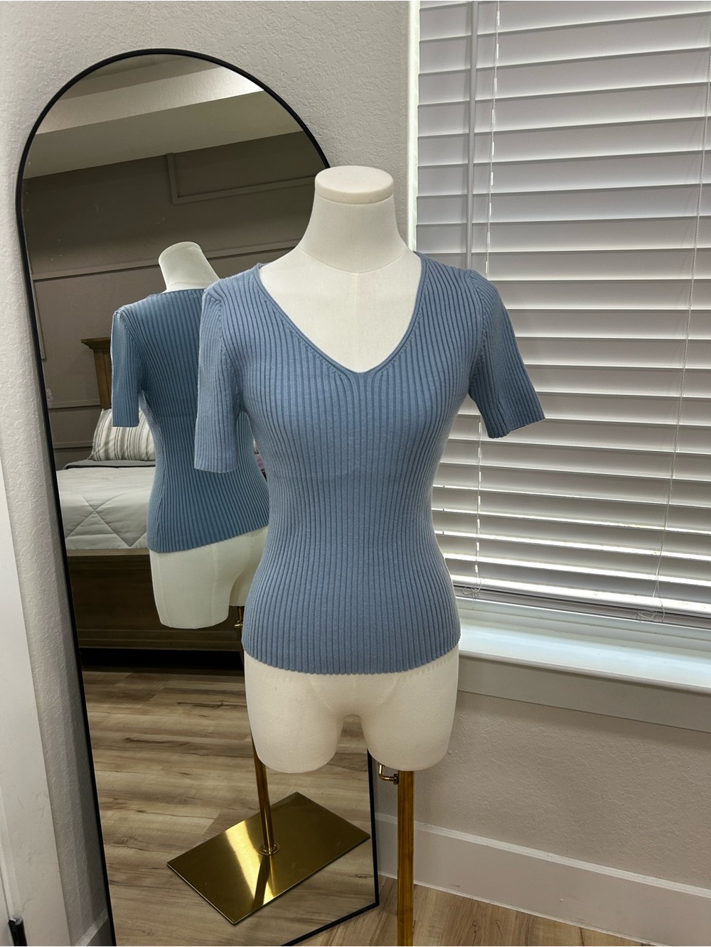 Fitted Ribbed V-Neck Short Sleeve Top — Dusty Blue